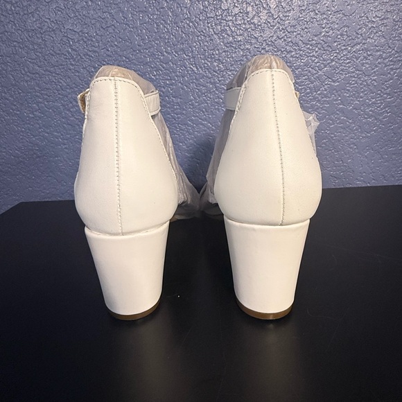 Women’s Naturalizer Heels - Picture 7 of 9